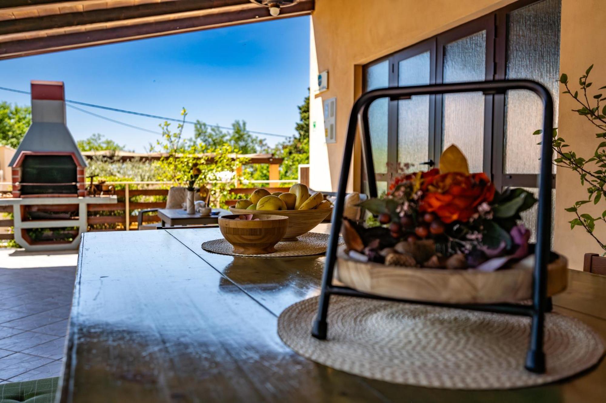 E-M Apartments With Private Pool Vinkuran Exterior photo