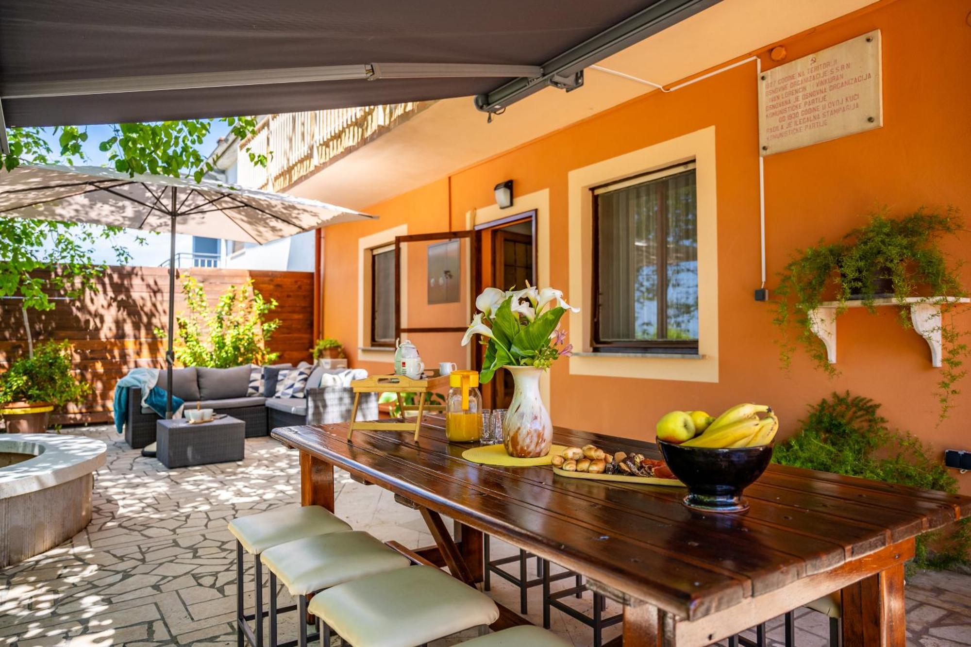 E-M Apartments With Private Pool Vinkuran Exterior photo