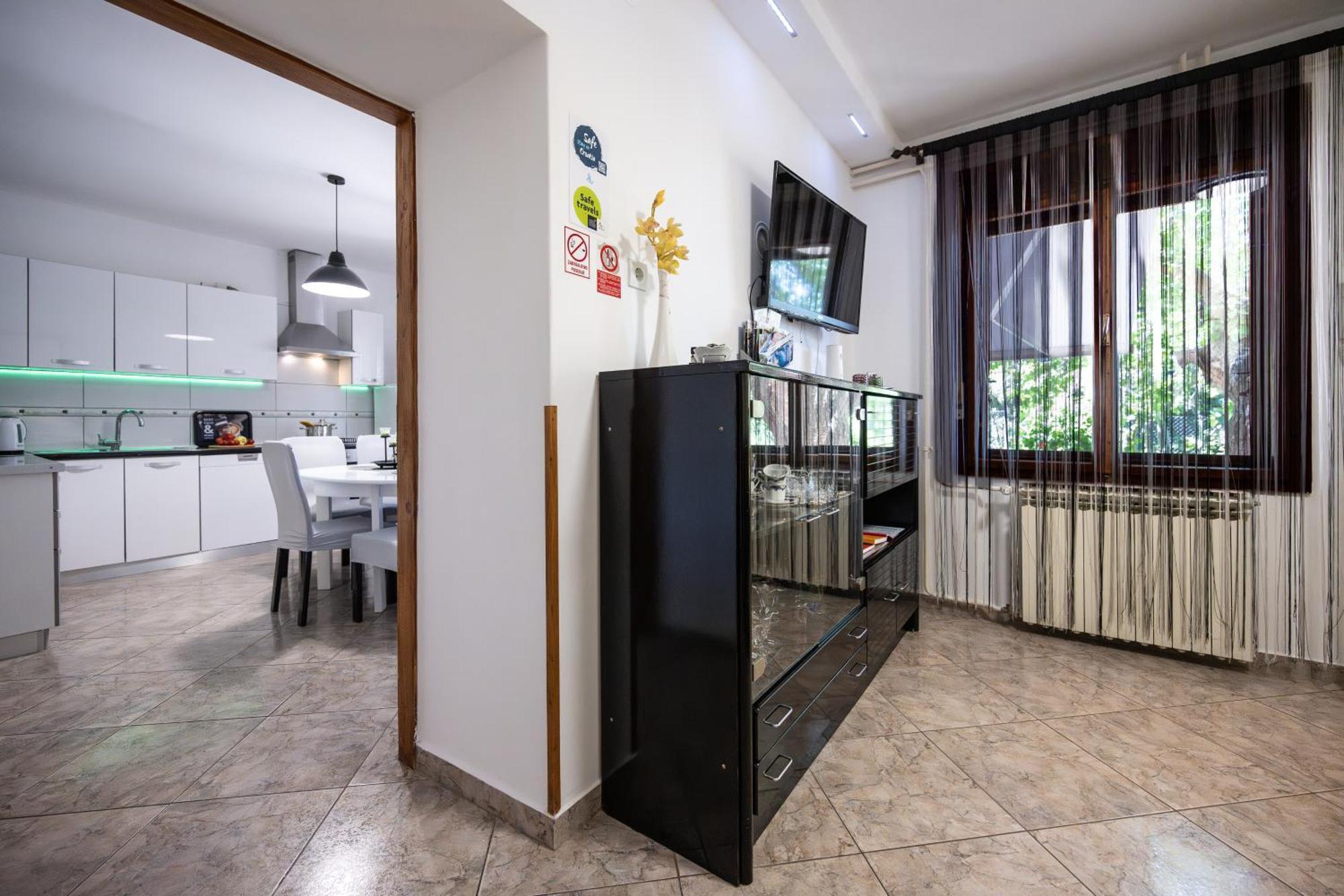 E-M Apartments With Private Pool Vinkuran Exterior photo