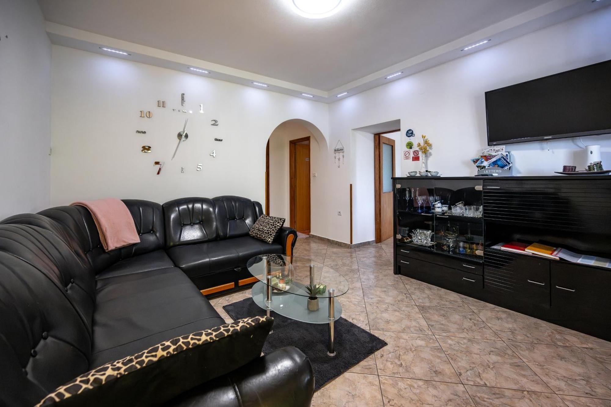E-M Apartments With Private Pool Vinkuran Exterior photo