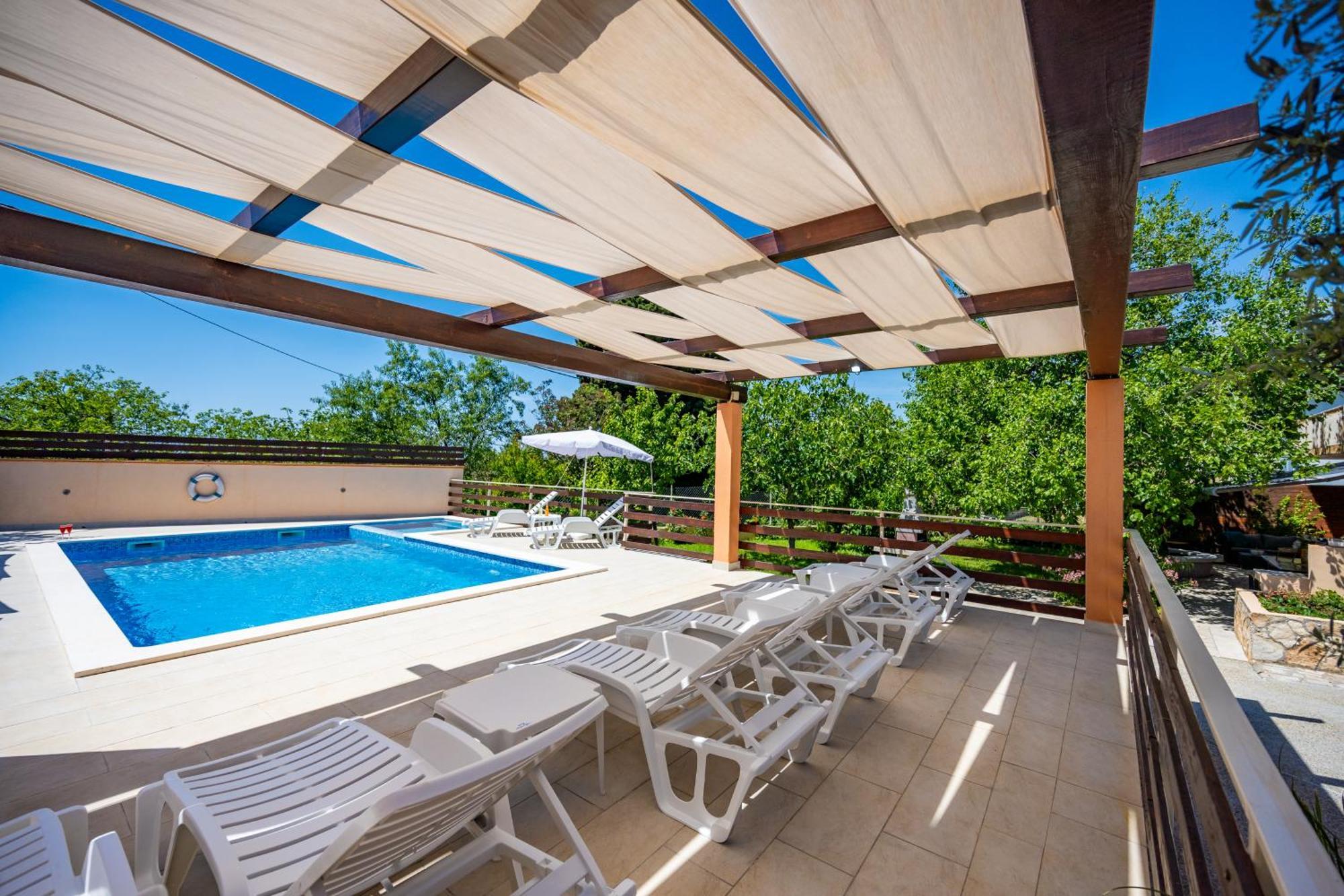 E-M Apartments With Private Pool Vinkuran Exterior photo